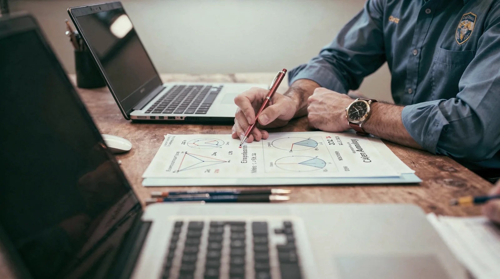 Monthly annuity income is calculated using formulas based on age, life expectancy, payout structure